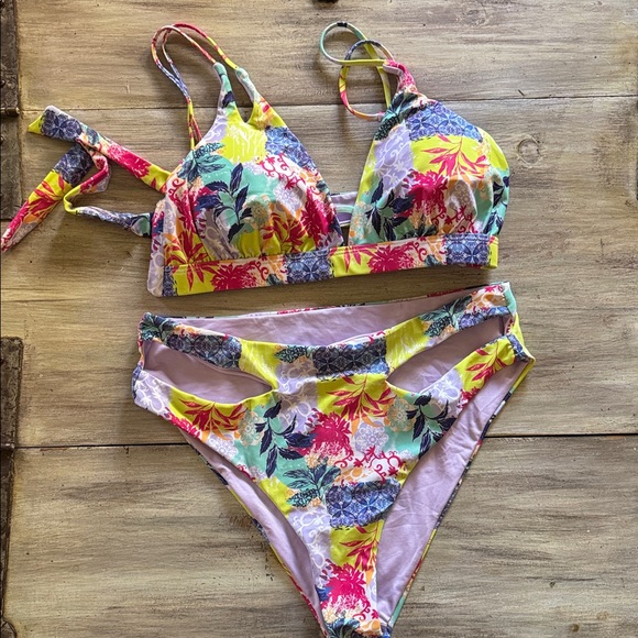 Floral Bikini Set - Picture 1 of 4